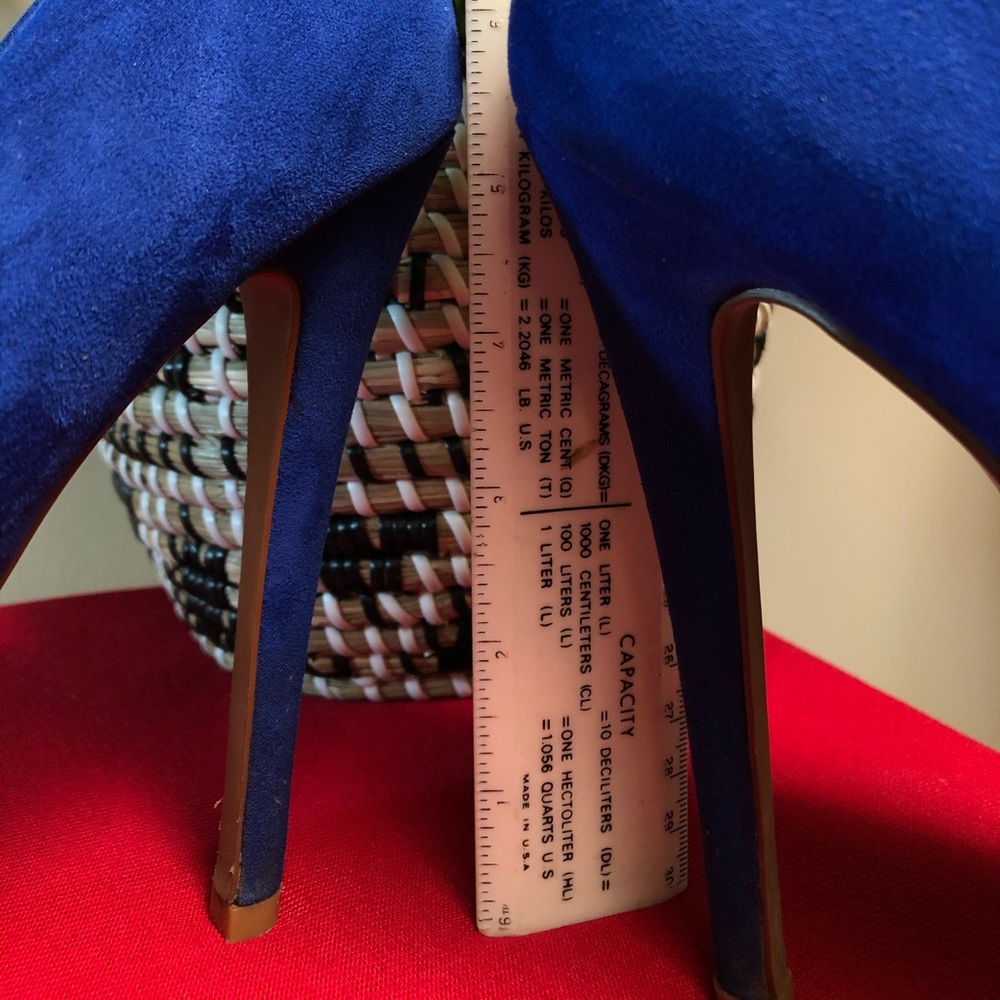 🛑SOLD📦 • 
Barbie Peep Toe Platforms Cobalt Blue Faux Suede - Picture 4 of 8